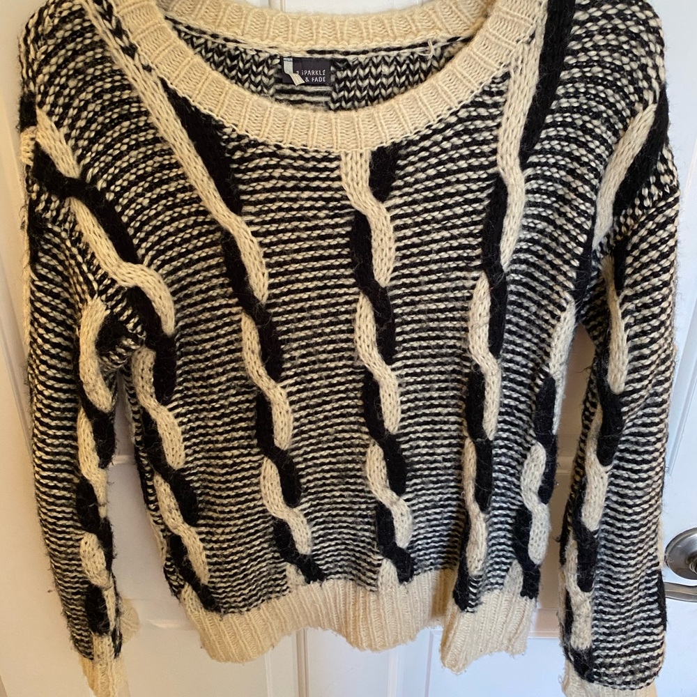 Black and white Ribbed/Braided sweater